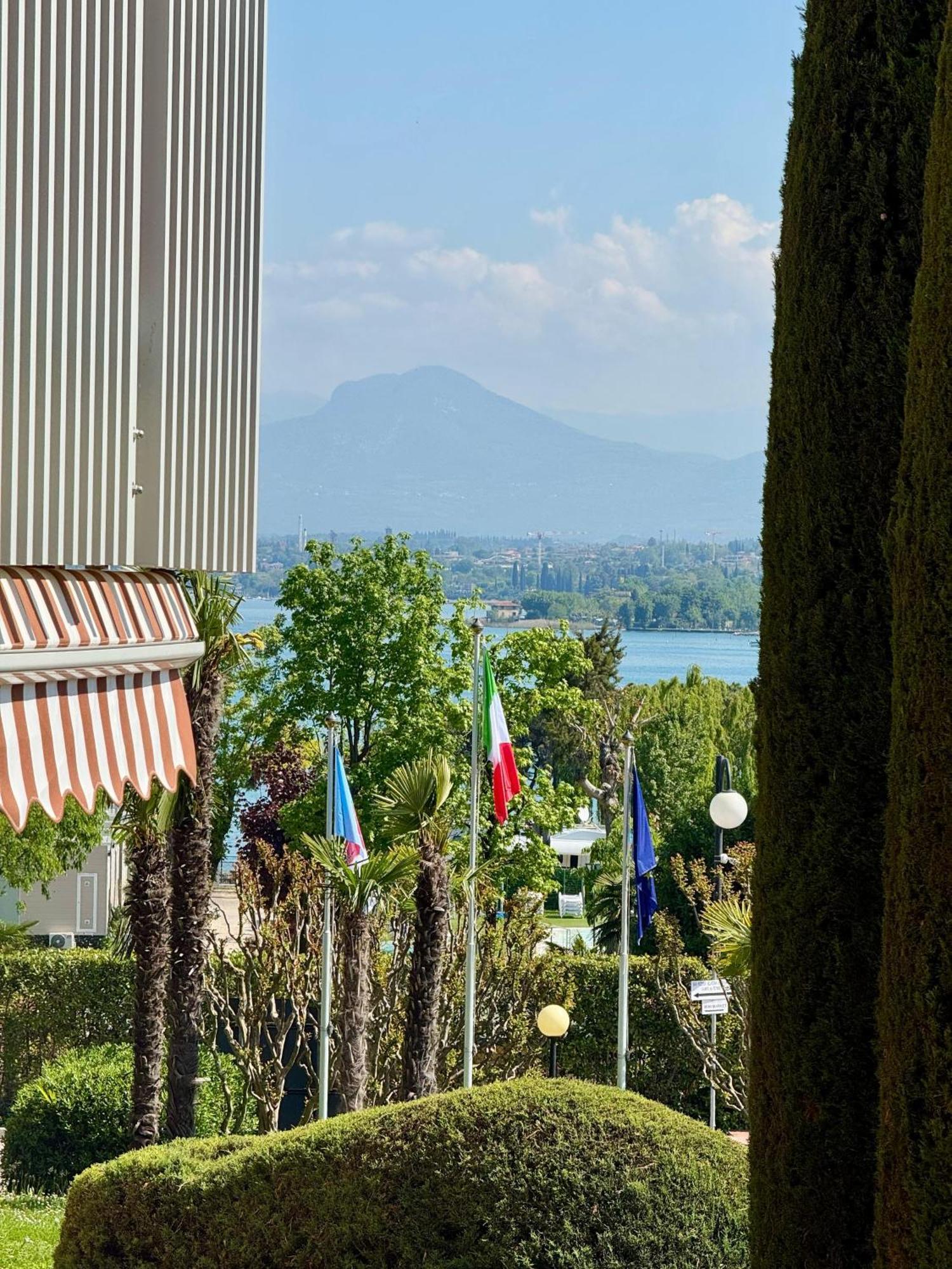 Easy Apartments Peschiera Peschiera del Garda Exterior photo